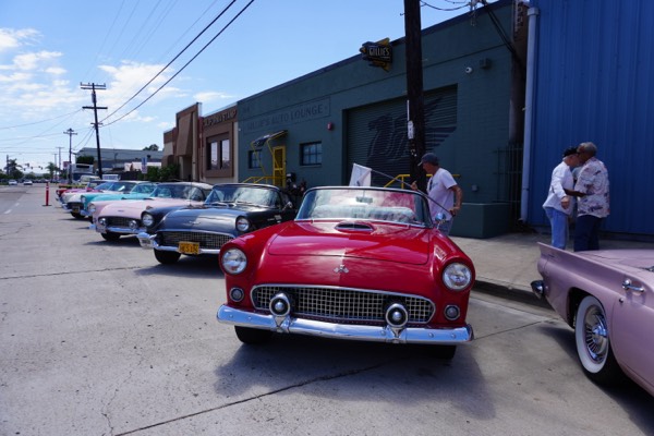 T-Bird Cars and Lunch at Gillie's Auto Lounge