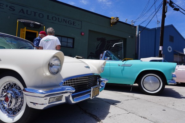 T-Bird Cars and Lunch at Gillie's Auto Lounge