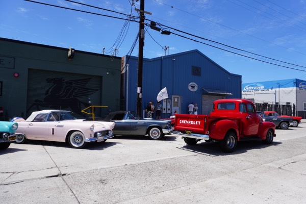T-Bird Cars and Lunch at Gillie's Auto Lounge