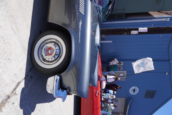T-Bird Cars and Lunch at Gillie's Auto Lounge