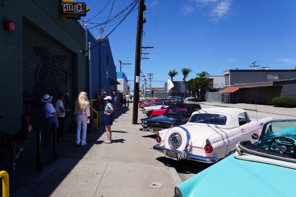 T-Bird Cars and Lunch at Gillie's Auto Lounge
