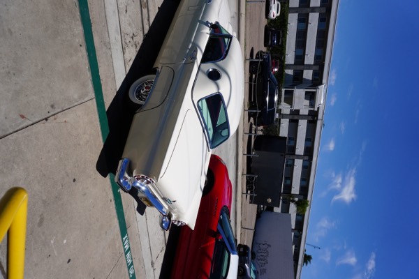 T-Bird Cars and Lunch at Gillie's Auto Lounge