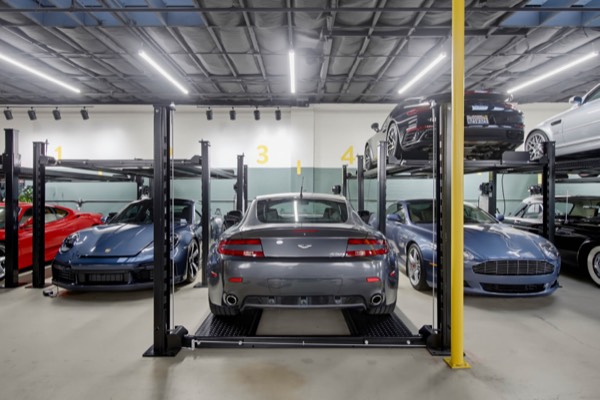 Cars at rest — Gillie's Auto Lounge