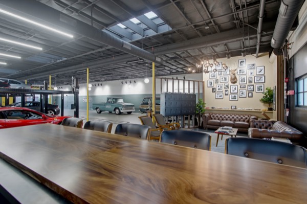 The floor — Gillie's Auto Lounge