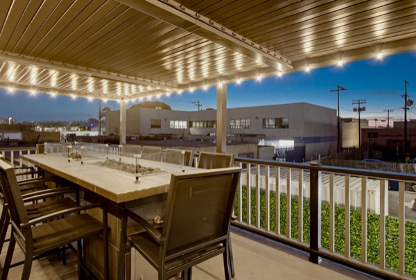 The mezzanine — Gillie's Auto Lounge